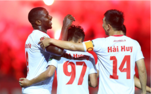 cau-thu-cu-cua-hagl-se-mot-lan-nua-khien-bau-duc-nem-trai-dang