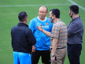 xuc-dong-hang-loat-nhm-da-tran-vao-trang-chu-cua-vff-bau-phieu-de