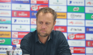 dt-thai-lan-bi-chinh-dua-con-cung-quay-lung-luc-can-hlv-polking-tuc