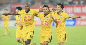 hang-loat-clb-chap-nhan-chi-tienf-ty-de-co-duoc-chu-ky-cua-cac-sao-hagl